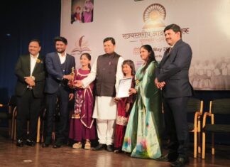 ज्ञानसेवेला राज्याचा सलाम ; विजय श्रीवास्तव सर आदर्श शिक्षक पुरस्काराचे मानकरी