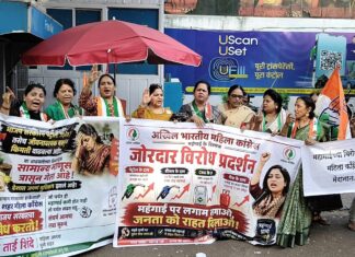 पेट्रोल, डिझेलचे दर कमी करा महागाई कमी करा अन्यथा मोदी, खुर्ची खाली करा’ -स्वाती शिंदे, अध्यक्ष पुणे शहर महिला काँग्रेस