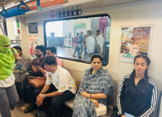 महामेट्रो प्रवासातून इंधन बचतीचा संदेश; नगरसेविका सपना छाजेड यांचा पुढाकार