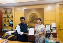 समाविष्ट २३ गावांच्या विकास आराखड्यावर महापालिका आयुक्तांसोबत नगरसेविका सपना छाजेड यांची चर्चा