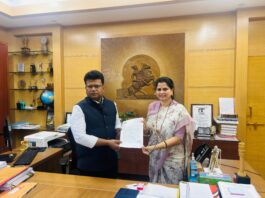 समाविष्ट २३ गावांच्या विकास आराखड्यावर महापालिका आयुक्तांसोबत नगरसेविका सपना छाजेड यांची चर्चा