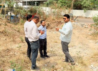 बाणेर-बालेवाडीतील वारंवार वीज खंडितीवर नागरिकांचा संताप; अमोल बालवडकर यांची महावितरण अधिकाऱ्यांसोबत नवीन सबस्टेशन जागेची पाहणी