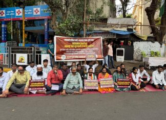 लहान मुलीवर अन्याय अत्याचार करणार्या आरोपींना चौरंग करण्याची शिक्षा द्यावी राष्ट्रवादी काँग्रेस शरदचंद्र पवार पक्षाचे शहर अध्यक्ष श्रीकांत पाटील यांच्या नेतृत्वाखाली मूक आंदोलन