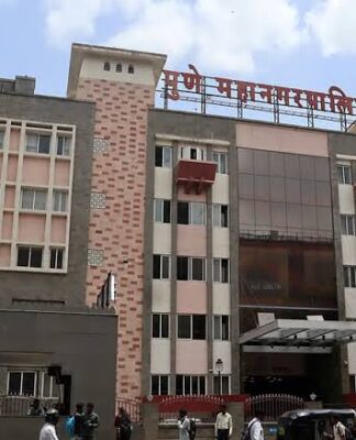 महापालिकेच्या स्थानिक स्वराज्यावर सरकारी अधिकाऱ्यांचा विळखा?२३ पैकी ११ सहायक आयुक्त, १८ पैकी ११ उपायुक्त शासकीय; पुणे महापालिकेत नेमके चाललंय काय?