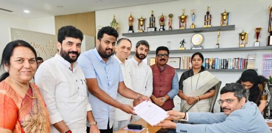 पुणे विधानपरिषद मतदारसंघाच्या उमेदवारीवरून राष्ट्रवादी काँग्रेसमध्ये नाराजी; विक्रम काकडेंच्या उमेदवारीला विरोध