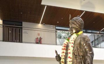 मुख्यमंत्री देवेंद्र फडणवीस यांची सारथी कार्यालयास भेट