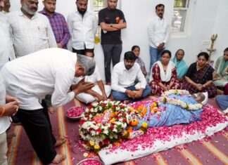 उच्च व तंत्रशिक्षणमंत्री चंद्रकांत पाटील यांच्याकडून ज्येष्ठ नेते अनंतराव थोपटे यांना श्रद्धांजली; थोपटे कुटुंबियांचे केले सांत्वन