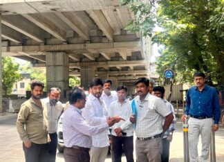 गणेशखिंड रस्त्यावरील रेंगाळलेल्या फुटपाथच्या कामावरून आमदार सिद्धार्थ शिरोळे कडक भूमिकेत