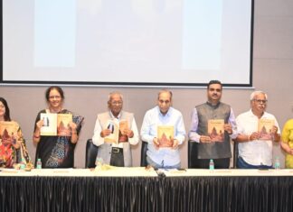 भारतीय संस्कृती केवळ भारतातच नव्हे तर भारताबाहेरही प्रभावी – डॉ. गो. बं. देगलूरकर ; ‘सुवर्णद्वीप’ पुस्तकाचे पुण्यात प्रकाशन