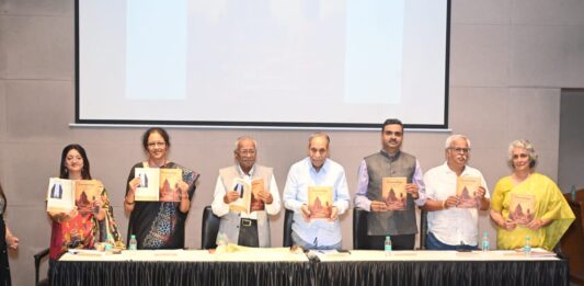 भारतीय संस्कृती केवळ भारतातच नव्हे तर भारताबाहेरही प्रभावी – डॉ. गो. बं. देगलूरकर ; ‘सुवर्णद्वीप’ पुस्तकाचे पुण्यात प्रकाशन