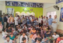 ओंजळ ग्रुप तर्फे शबरी वस्ती भागातील संगणक प्रशिक्षणार्थी मुला-मुलींना यांना स्कूल बॅग व शालेय साहित्याचे वाटप