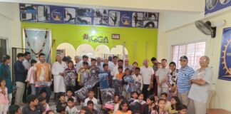 ओंजळ ग्रुप तर्फे शबरी वस्ती भागातील संगणक प्रशिक्षणार्थी मुला-मुलींना यांना स्कूल बॅग व शालेय साहित्याचे वाटप