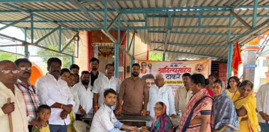 आंदगाव येथे शिवसेना-युवासेनेच्या वतीने सर्वरोग निदान व मोफत औषध वाटप शिबिरास उत्स्फूर्त प्रतिसाद