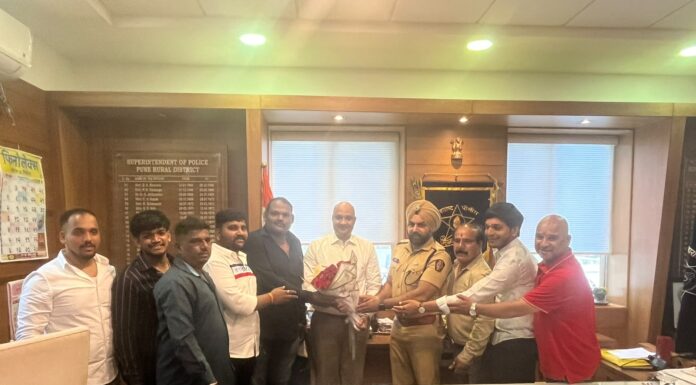 नसरापूर प्रकरणात न्याय मिळवून देणाऱ्या पोलिस अधीक्षक संदीपसिंग गिल व विशेष सरकारी वकील अजय मिसर यांचा पतित पावन संघटनेकडून सत्कार