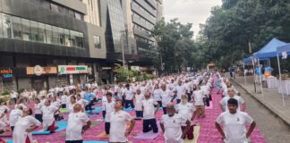 जागतिक योग दिनानिमित्त औंधमध्ये भव्य योग शिबिर; नागरिकांचा उत्स्फूर्त सहभाग