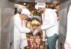 श्री संत ज्ञानेश्वर महाराज पादुकांची जिल्हाधिकाऱ्यांच्या उपस्थितीत विधीवत पूजा ; ‘ज्ञानोबा माऊली’, ‘माऊली, माऊली’ च्या गजरात आळंदीनगरी दमदुमली