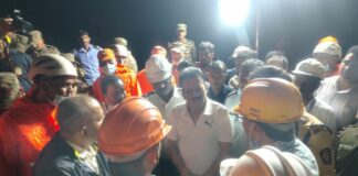आपत्ती व्यवस्थापन मंत्री गिरीश महाजन यांची मोशी येथील घटनास्थळी भेट ; दुर्घटनेतील नागरिकांना बाहेर काढण्यासाठी युद्धपातळीवर कार्यवाही सुरू