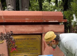 संसद भवन परिसरात खासदार चंद्रशेखर आझाद यांचे धरणे; विद्यार्थ्यांच्या मागण्यांसाठी ठिय्या, खासदार ओवैसी यांनी घेतली भेट