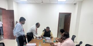 पुण्यात ईव्हीएम गोदाम, मतदान केंद्र व एसआयआर कामकाजाची प्रधान सचिवांकडून पाहणी