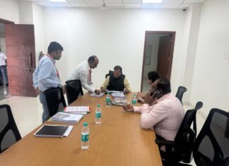 पुण्यात ईव्हीएम गोदाम, मतदान केंद्र व एसआयआर कामकाजाची प्रधान सचिवांकडून पाहणी