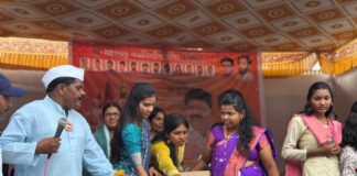 वारकऱ्यांच्या सेवेसाठी मनसेकडून फराळ वाटप; विविध सेवाभावी व्यक्तींचा सन्मान