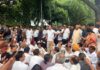 मोदी सरकारवर विद्यार्थ्यांवरील कारवाईप्रकरणी तीव्र हल्लाबोल; पंतप्रधान निवासाकडे विरोधी पक्ष नेते राहुल गांधी यांचा मोर्चा, पंतप्रधान व गृहमंत्र्यांच्या राजीनाम्याची मागणी