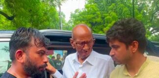 विद्यार्थ्यांच्या आंदोलनस्थळी शरद पवारांची भेट; जखमी विद्यार्थ्यांची विचारपूस, मागण्यांवर संवेदनशील निर्णय घेण्याची मागणी
