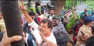 पुण्यात काँग्रेसचे आंदोलन; केंद्रीय राज्यमंत्री खासदार मुरलीधर मोहोळ यांच्या निवासस्थानासमोर निदर्शने, कार्यकर्ते ताब्यात