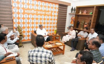 निधीअभावी डीपी रोडवरील कामे रखडू देऊ नयेत! ना. चंद्रकांतदादा पाटील यांच्या स्पष्ट सूचना