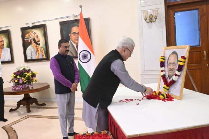 दिवंगत-उपमुख्यमंत्री-अजित-पवार-यांना-राज्यपालांकडून-अभिवादन-2