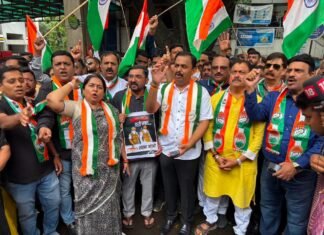 पुण्यात अमित शहा यांच्या दौऱ्यावेळी काँग्रेसचे आंदोलन; कार्यकर्त्यांना पोलिसांनी ताब्यात घेतले