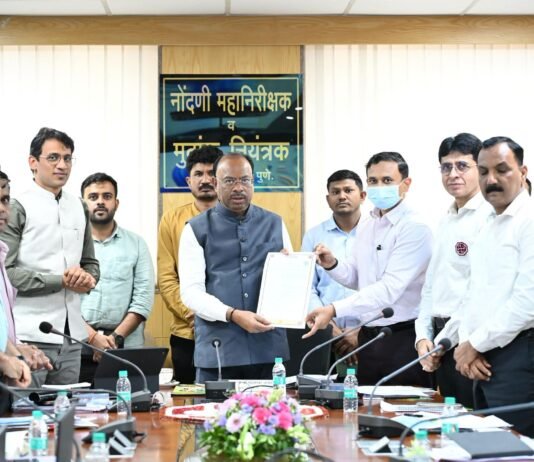 ‘ई-प्रमाण’मुळे नोंदणी दस्तऐवजांच्या प्रमाणित प्रती आता घरबसल्यामुद्रांक व नोंदणी विभागातील तीन महत्त्वपूर्ण उपक्रमांचा महसूल मंत्री चंद्रशेखर बावनकुळे यांच्या हस्ते शुभारंभ