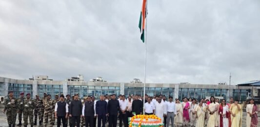 झोपडपट्टी पुनर्वसन प्राधिकरणात स्वातंत्र्यदिन उत्साहात साजरा