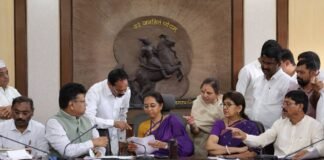 खड्डे, कचरा, पाणी आणि कराच्या प्रश्नांवर सुप्रिया सुळे यांची आयुक्तांसोबत बैठक