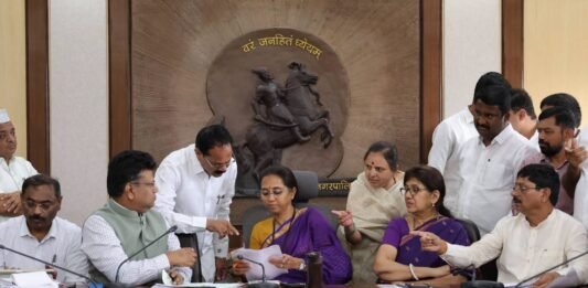 खड्डे, कचरा, पाणी आणि कराच्या प्रश्नांवर सुप्रिया सुळे यांची आयुक्तांसोबत बैठक