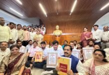 नगरसेवकांच्या निधी वर्गीकरणाविरोधात राष्ट्रवादी काँग्रेसचे पुणे महापालिका भवनात आंदोलन