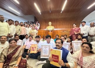 नगरसेवकांच्या निधी वर्गीकरणाविरोधात राष्ट्रवादी काँग्रेसचे पुणे महापालिका भवनात आंदोलन