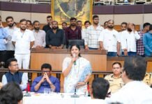 गणेशोत्सवाच्या पूर्वतयारीसाठी महापालिकेत गणेश मंडळांच्या पदाधिकाऱ्यांसोबत बैठक ; नागरिकांच्या सूचना व मागण्यांवर सकारात्मक कार्यवाहीचे महापौरांचे आश्वासन