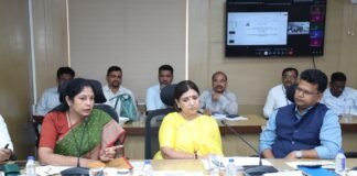 वाहतूक, खड्डे, अतिक्रमण आणि कचरा व्यवस्थापनावर प्रशासनाची धडक बैठक; रस्ते पूर्ववत करण्यासह अनधिकृत पथविक्रेत्यांवर कारवाईचे निर्देश