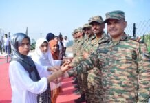पुण्याच्या बहिणींच्या राखीने सीमेवर रंगला आनंदोत्सव; सैनिकांसोबत साजरे झाले रक्षाबंधन!
