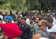 हिंजवडीत निघालेल्या मूक मोर्चाला हजारो नागरिकांचा प्रतिसाद; आदित्य ठाकरे यांच्यासह सर्वपक्षीय नेत्यांचा सहभाग