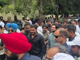 हिंजवडीत निघालेल्या मूक मोर्चाला हजारो नागरिकांचा प्रतिसाद; आदित्य ठाकरे यांच्यासह सर्वपक्षीय नेत्यांचा सहभाग