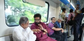 गणेश विसर्जन मिरवणुकीच्या शुभारंभासाठी चंद्रकांतदादा पाटील यांचा मेट्रोतून प्रवास; मेट्रो सेवेचा वापर करण्याचे ना. पाटील यांचे आवाहन