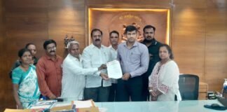 मनपा कंत्राटी कामगारांना बोनस देण्याबाबत प्रशासन सकारात्मकबोनसप्रश्नी राष्ट्रीय मजदूर संघाच्या शिष्टमंडळाची अतिरिक्त आयुक्त प्राजित नायर यांच्यासोबत बैठक