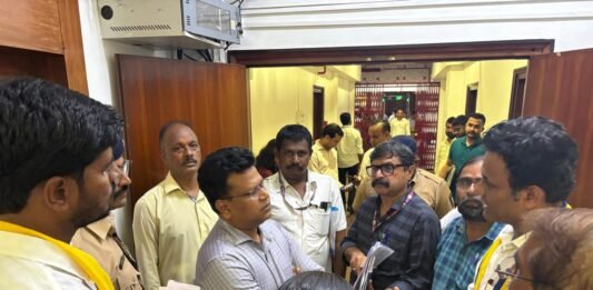 सिटिझन ओपन डे’ प्रभावीपणे राबवा; ‘आप’ची महापालिका आयुक्तांकडे मागणी; नागरिकांना अधिकाऱ्यांची भेट मिळत नसल्याचा आरोप; बैठका, दौरे टाळून सोमवारी ३ ते ५ या वेळेत अधिकारी उपलब्ध ठेवण्याची मागणी