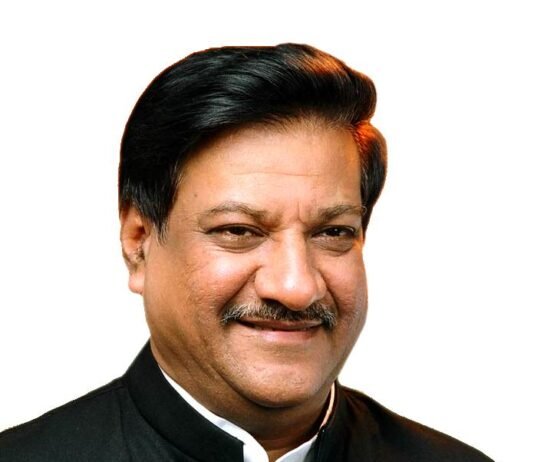 निवडणूक आयोगाच्या कामकाजाची चौकशी करून मुख्य निवडणूक आयुक्तांना पदावरून हटवावे : पृथ्वीराज चव्हाण