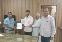 शाळा सुरू होऊन दोन महिने उलटले, तरी प्राथमिक शाळा विद्यार्थ्यांना दप्तर नाही; शासनाची मोफत दप्तर वाटपाची घोषणा कागदावरच
