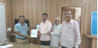 शाळा सुरू होऊन दोन महिने उलटले, तरी प्राथमिक शाळा विद्यार्थ्यांना दप्तर नाही; शासनाची मोफत दप्तर वाटपाची घोषणा कागदावरच