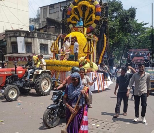 पुणे शहरात ६ लाख ७७ हजार गणेशमूर्तींचे विसर्जन; ७ लाख १५ हजार किलो निर्माल्य संकलित