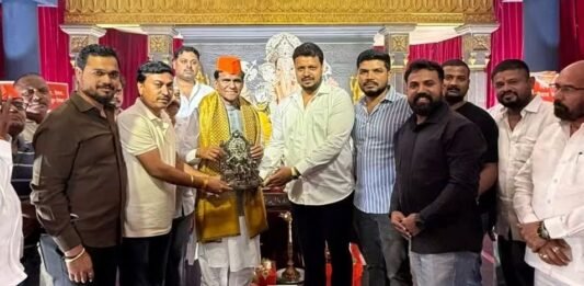 बालेवाडीतील अष्टविनायक मंडळाला रावसाहेब दानवे पाटील यांची भेट; गणरायाची आरती अमोल बालवडकर यांनी केले स्वागत
